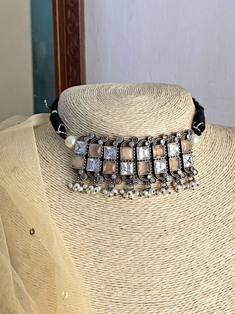 SILVERLOOKALIKE CHOKER SET