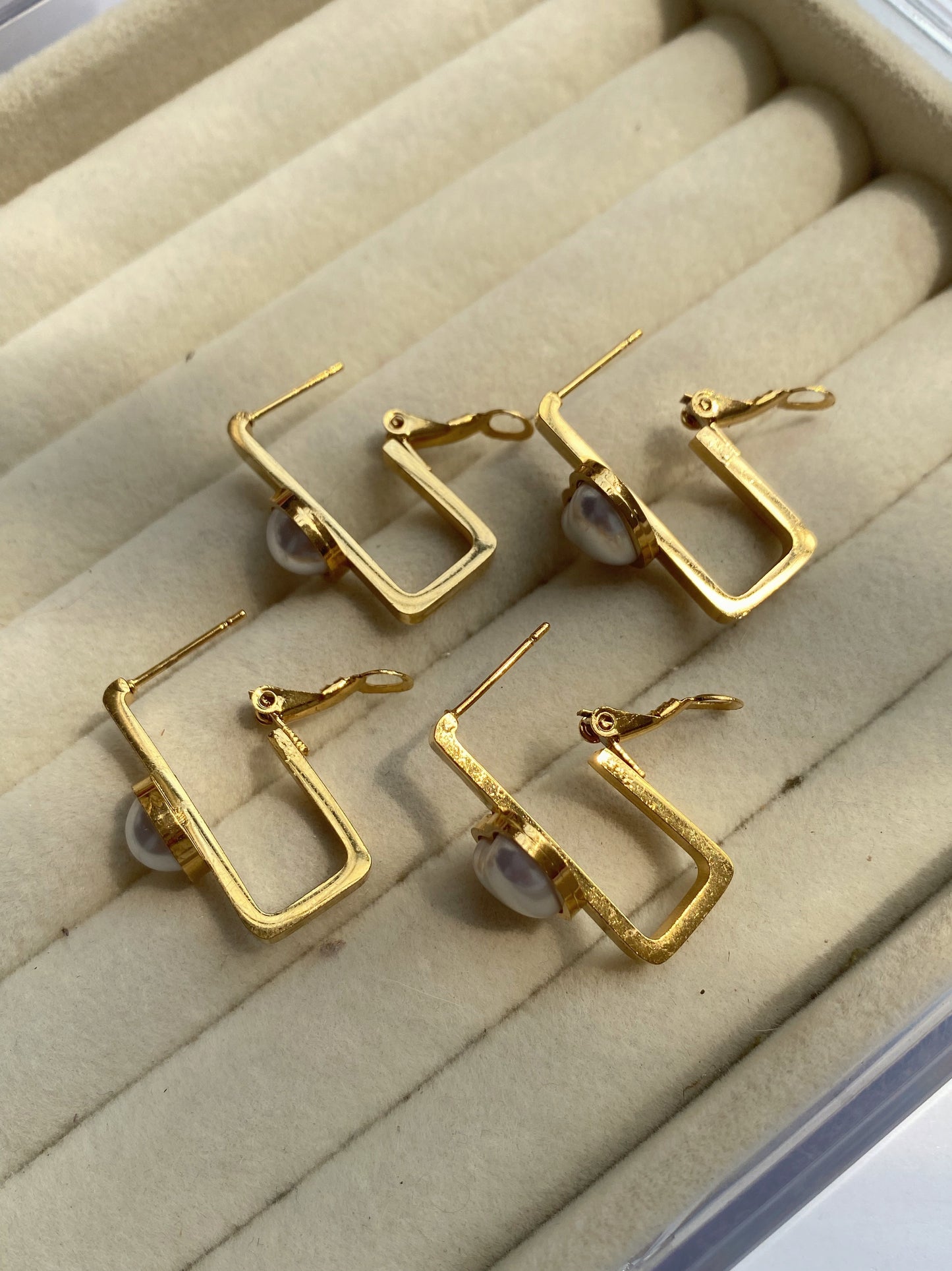 LEIA GOLD HOOPS