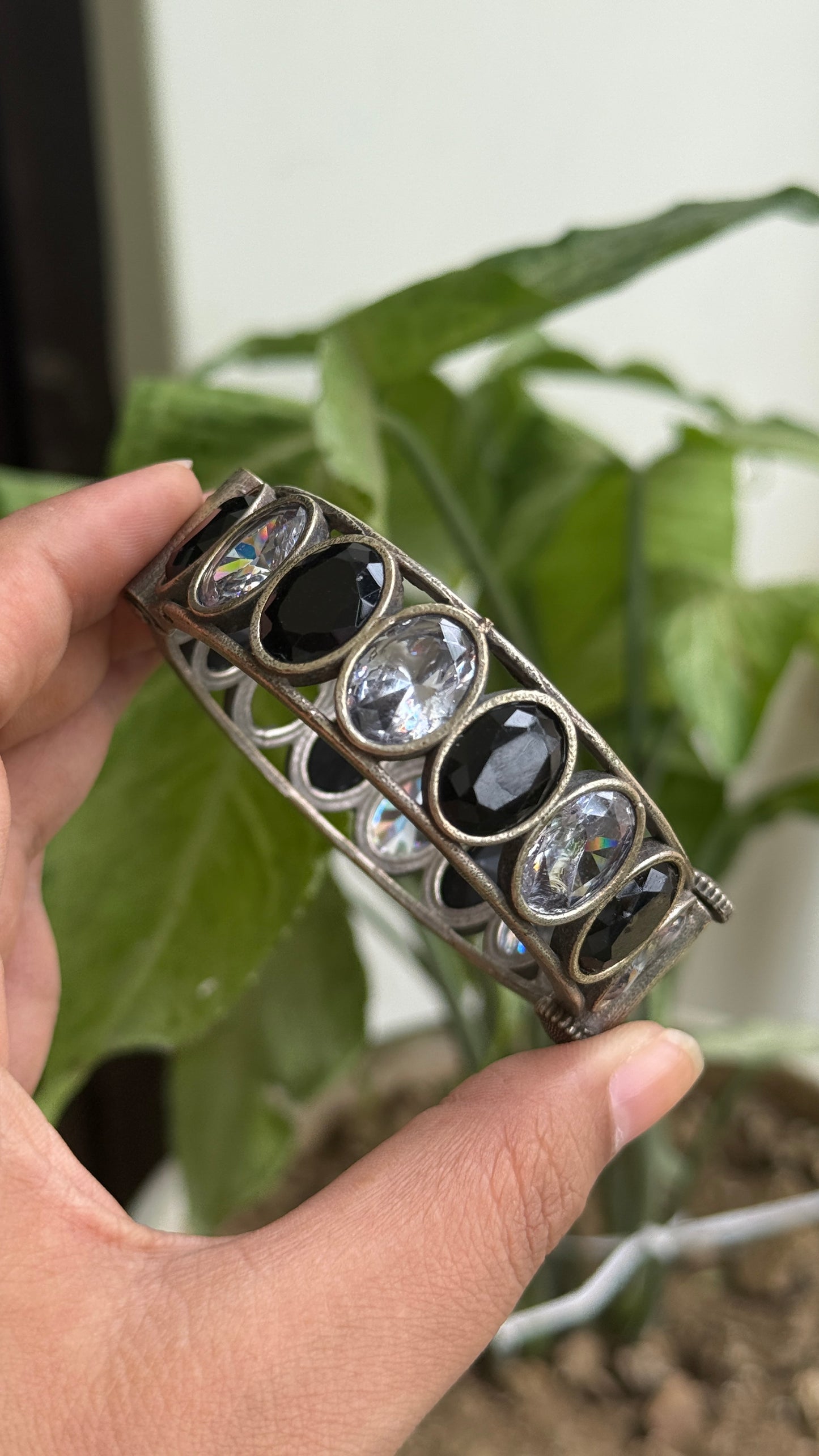 PRANAVI STONE BANGLE