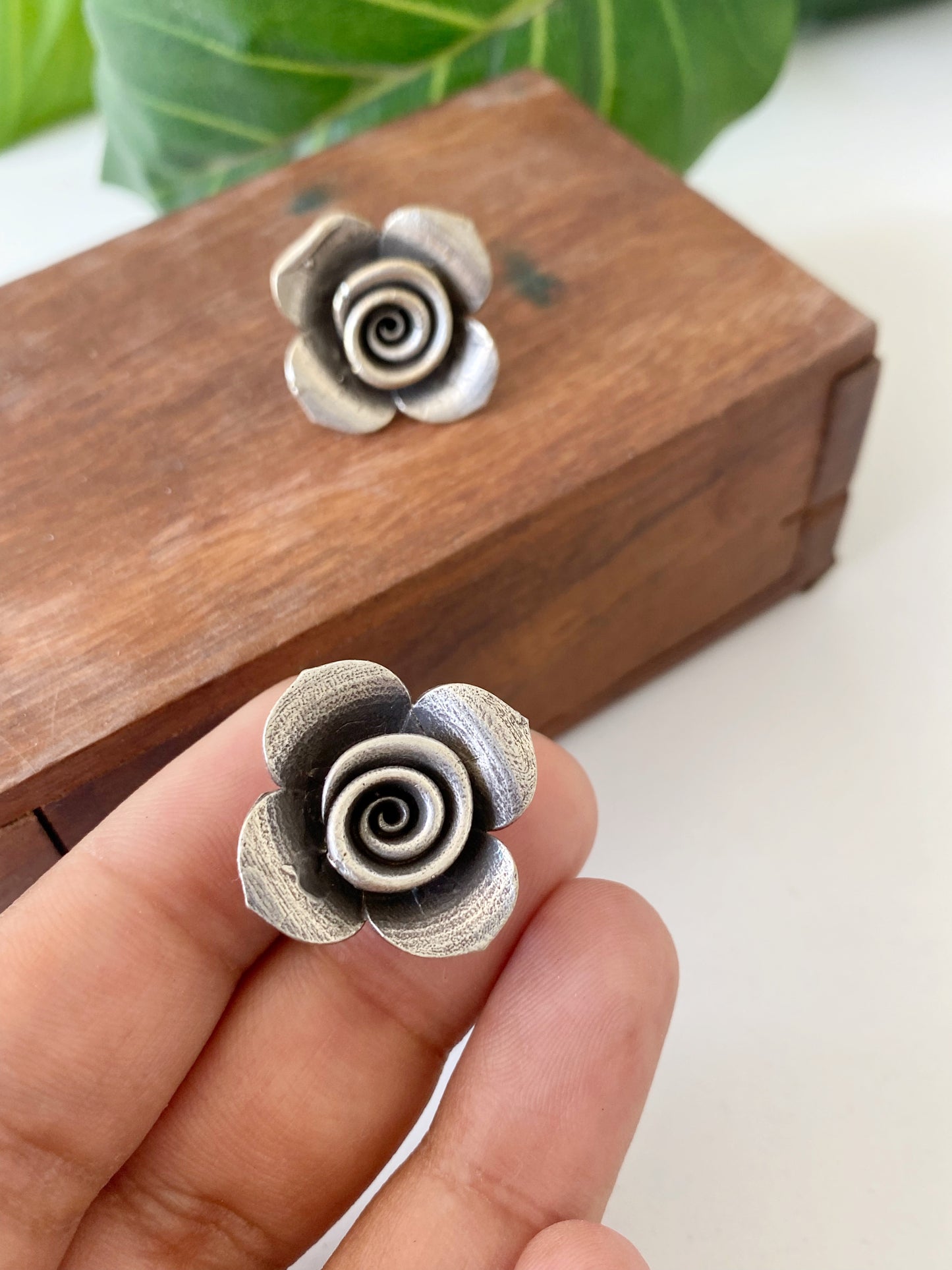PHOOL STUDS