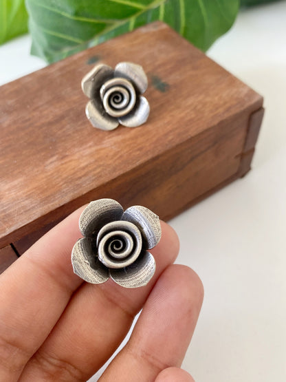 PHOOL STUDS
