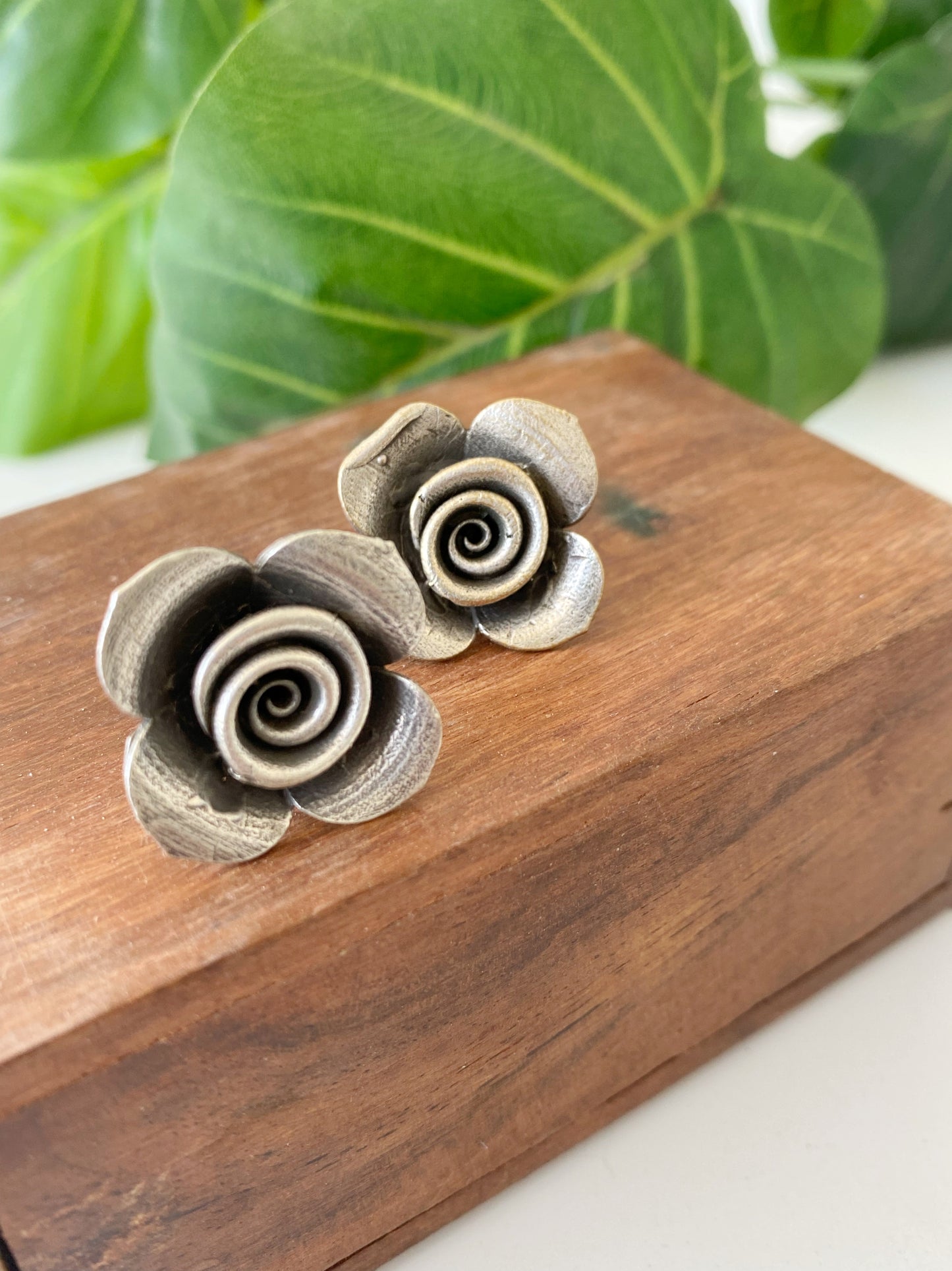 PHOOL STUDS