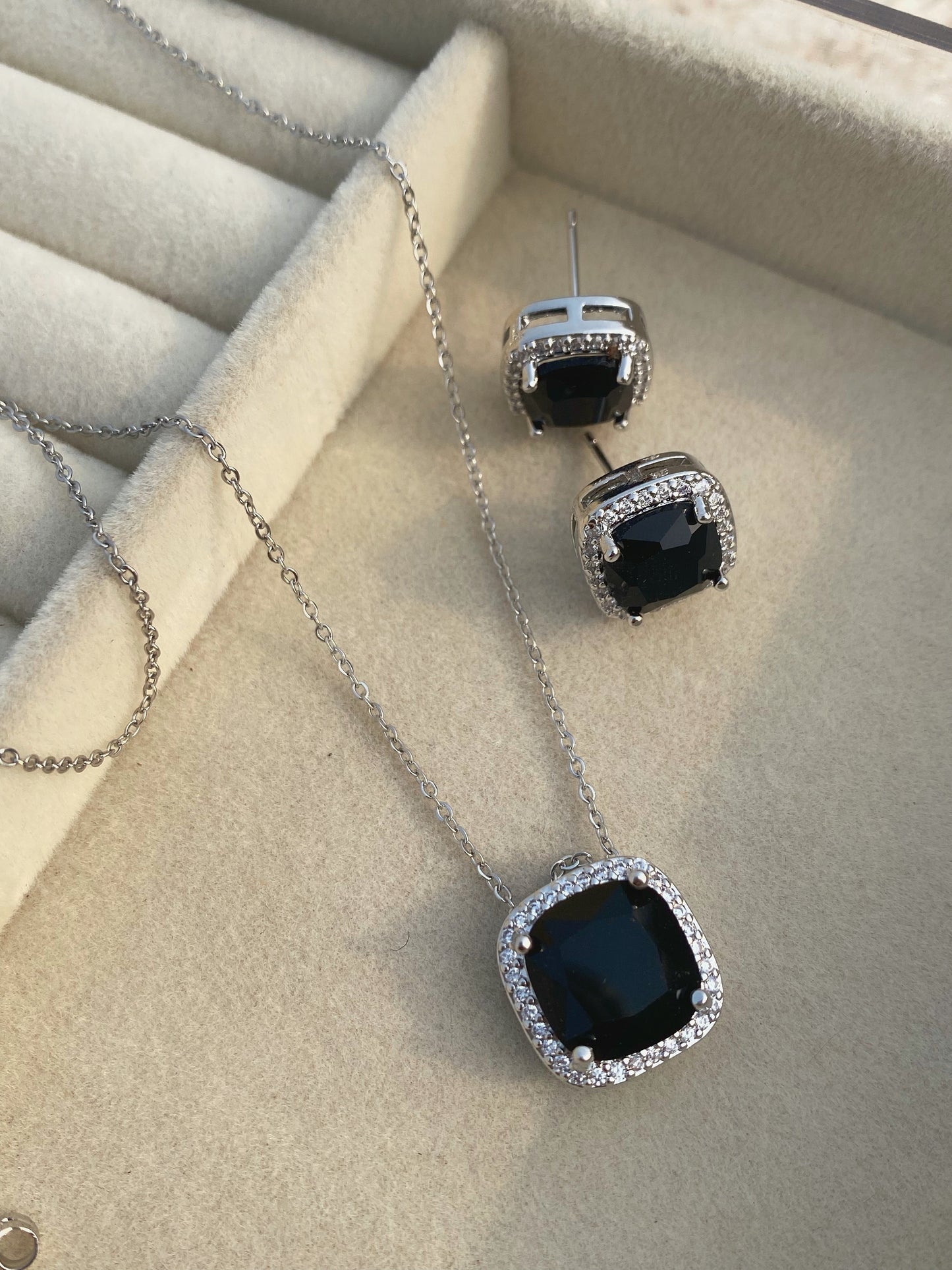 RUBINA NECKLACE SET