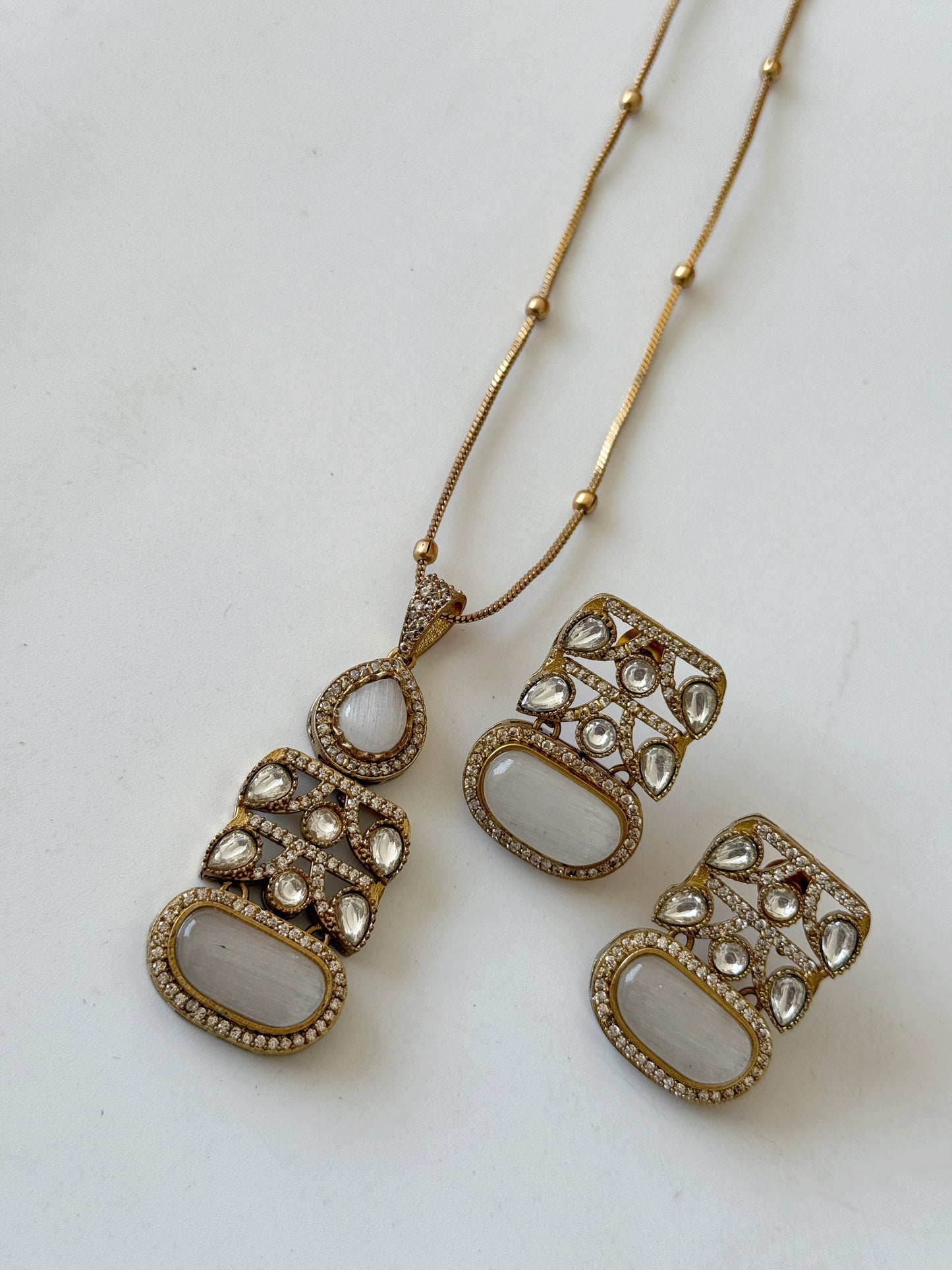 ANIDHYA NECKLACE SET