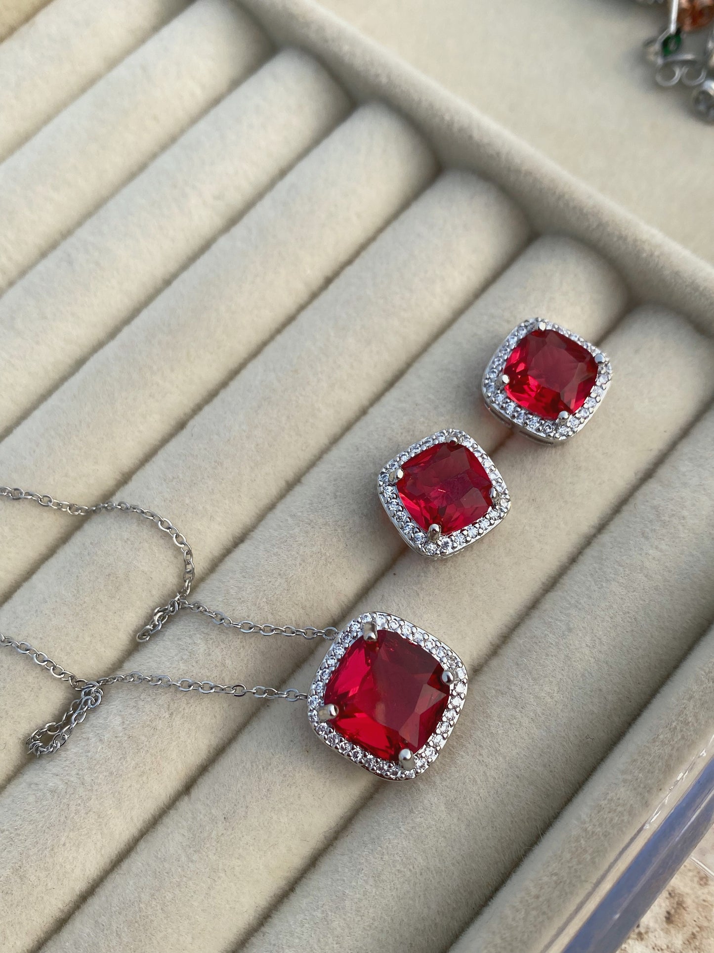 RUBINA NECKLACE SET