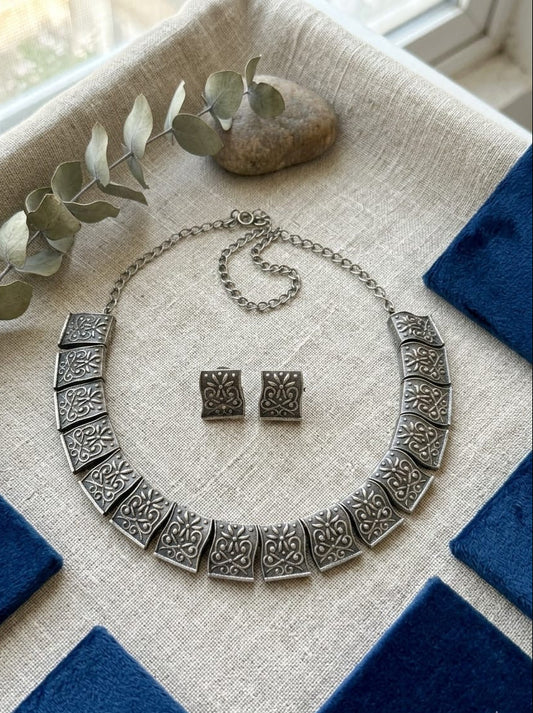 PAVANI NECKLACE SET