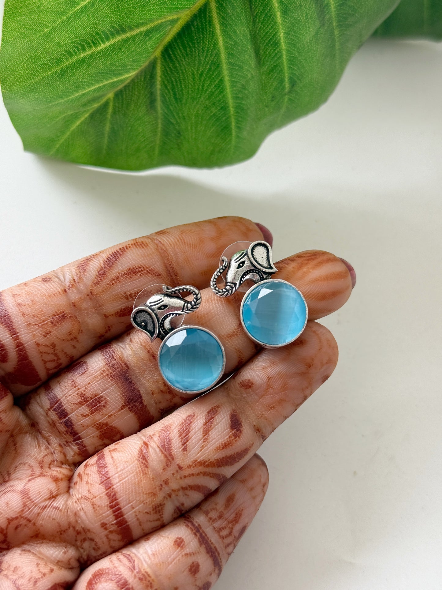 NEENA STUDS