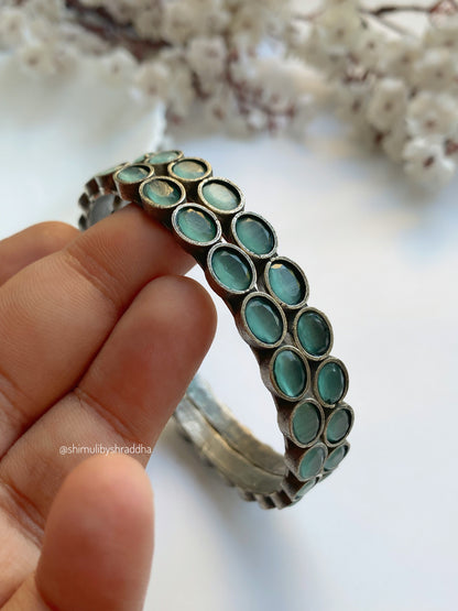 SIDDHIKA STONE SILVERLOOKALIKE BANGLE