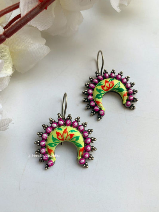 AVANTIKA HOOK EARRINGS