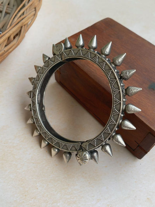 SURYA SILVERLOOKALIKE BANGLE
