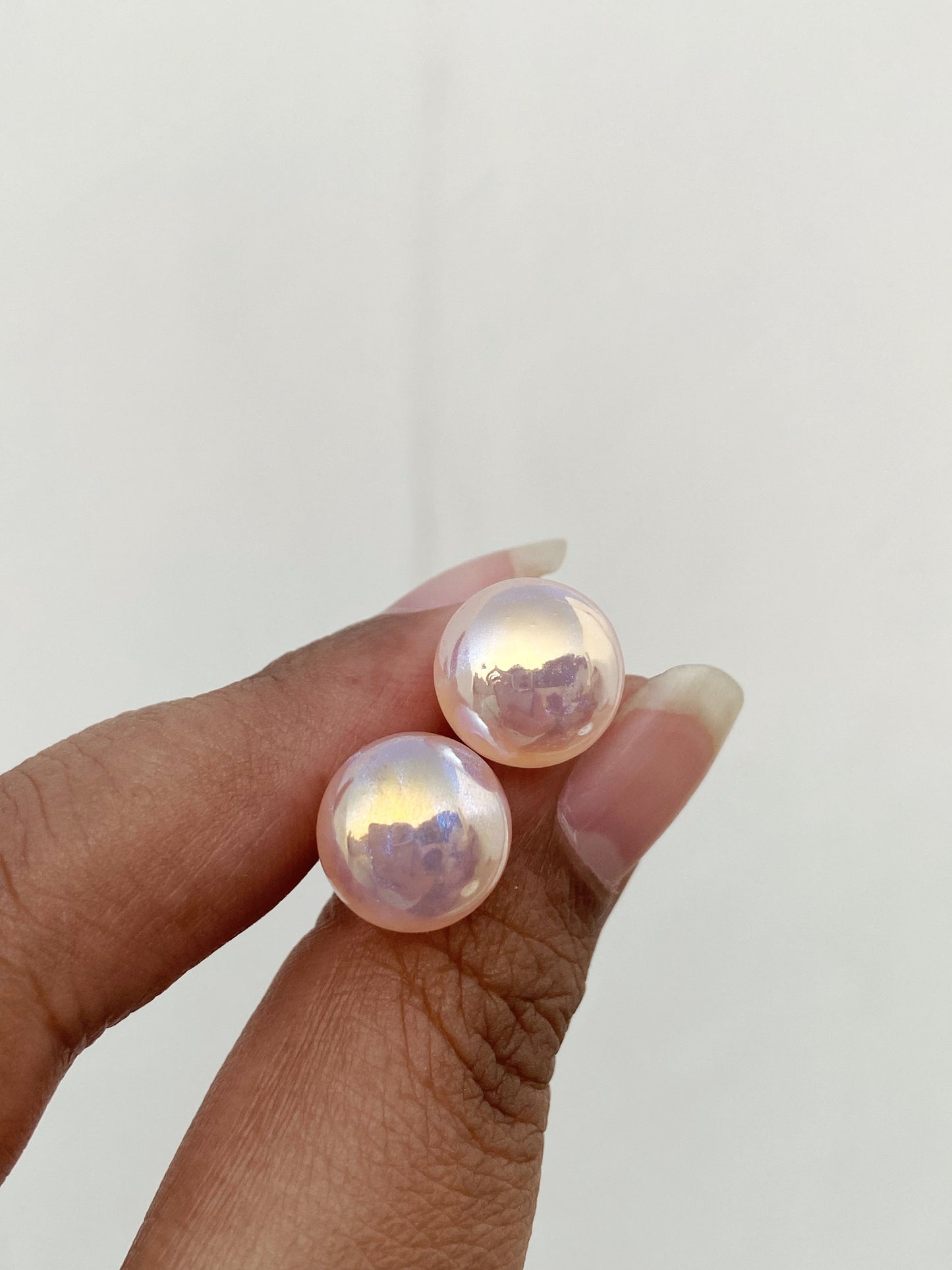 GLOSSY ROUND STUDS