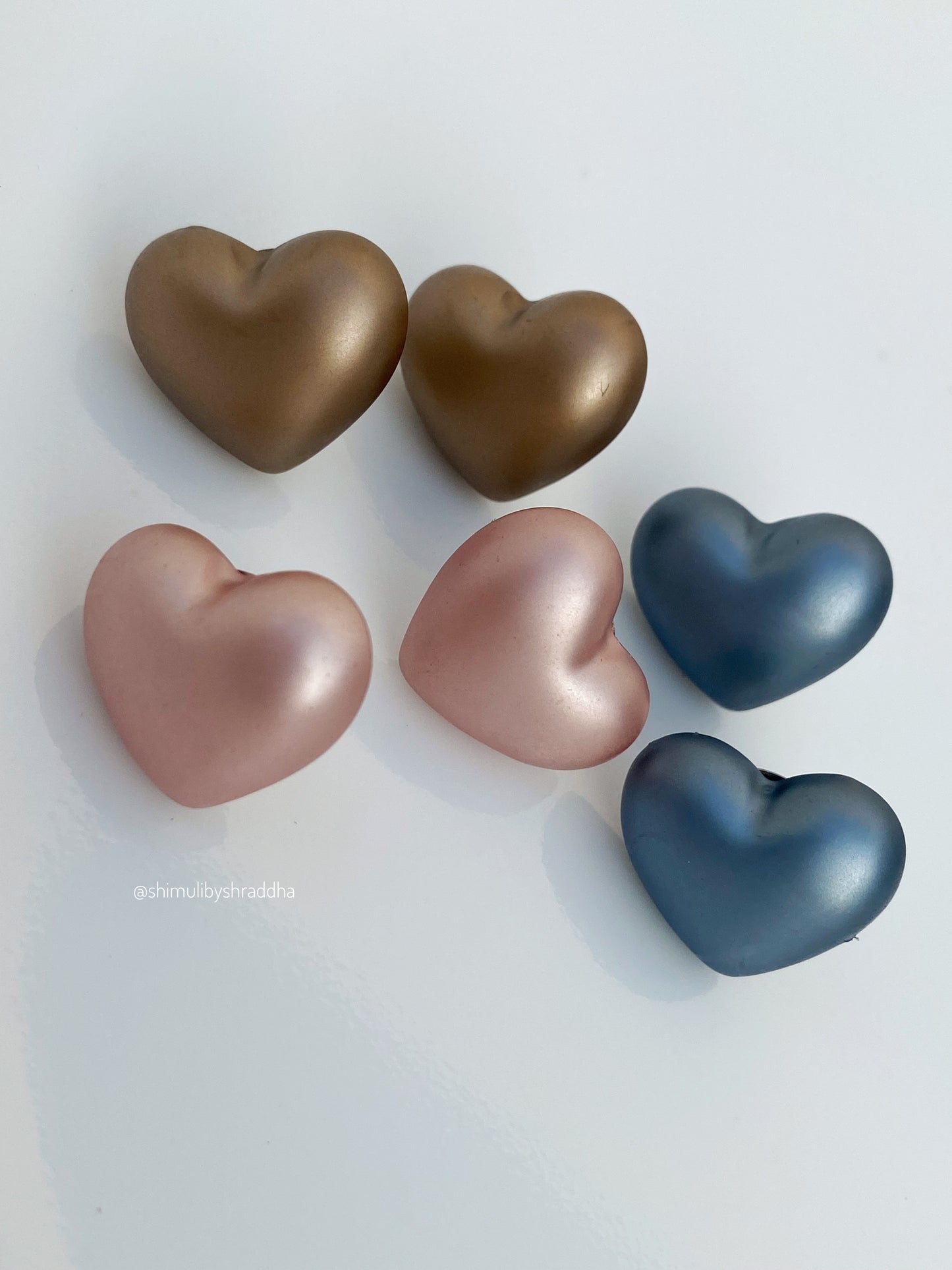 HEART MATTE STUDS