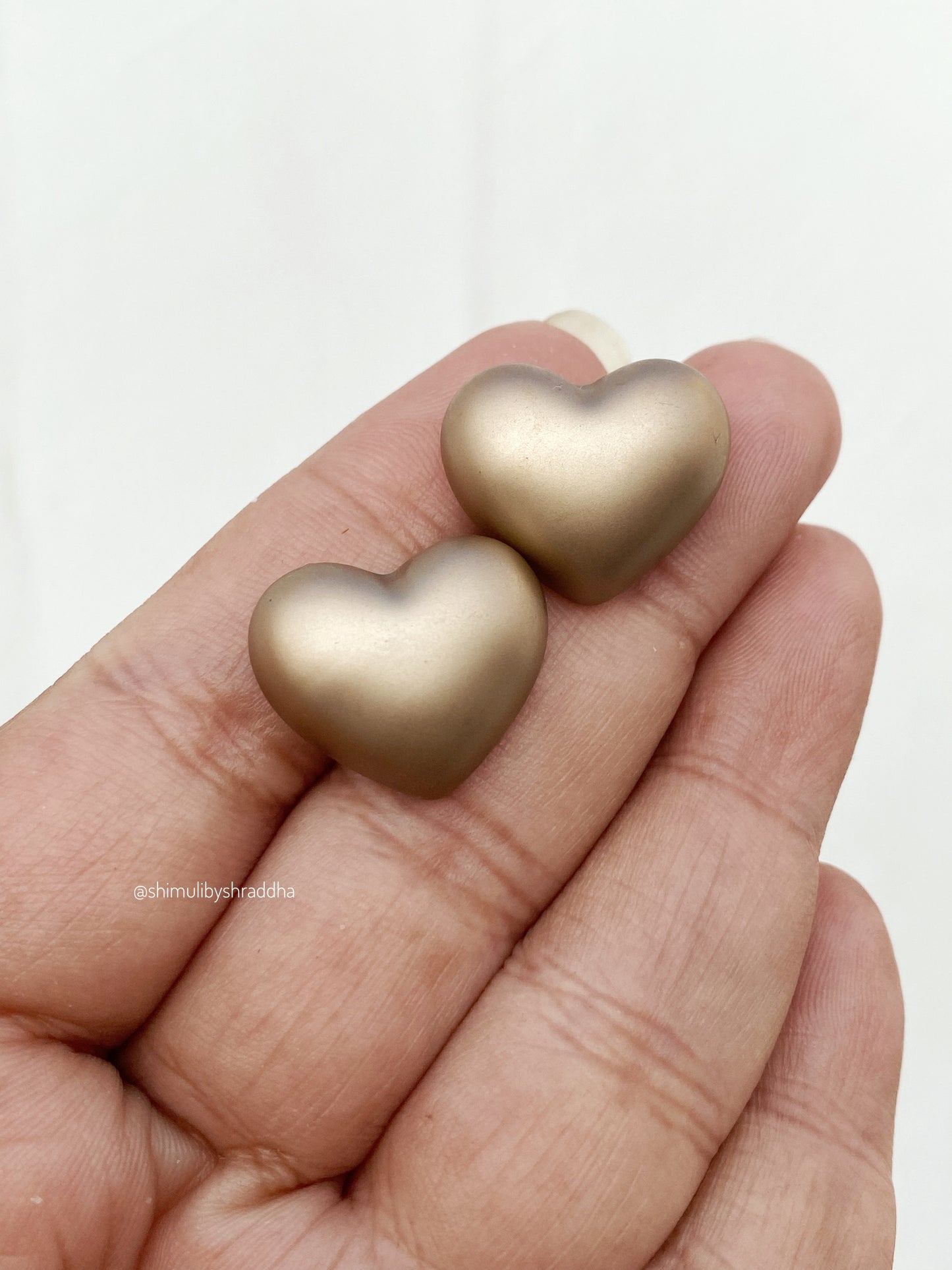 HEART MATTE STUDS