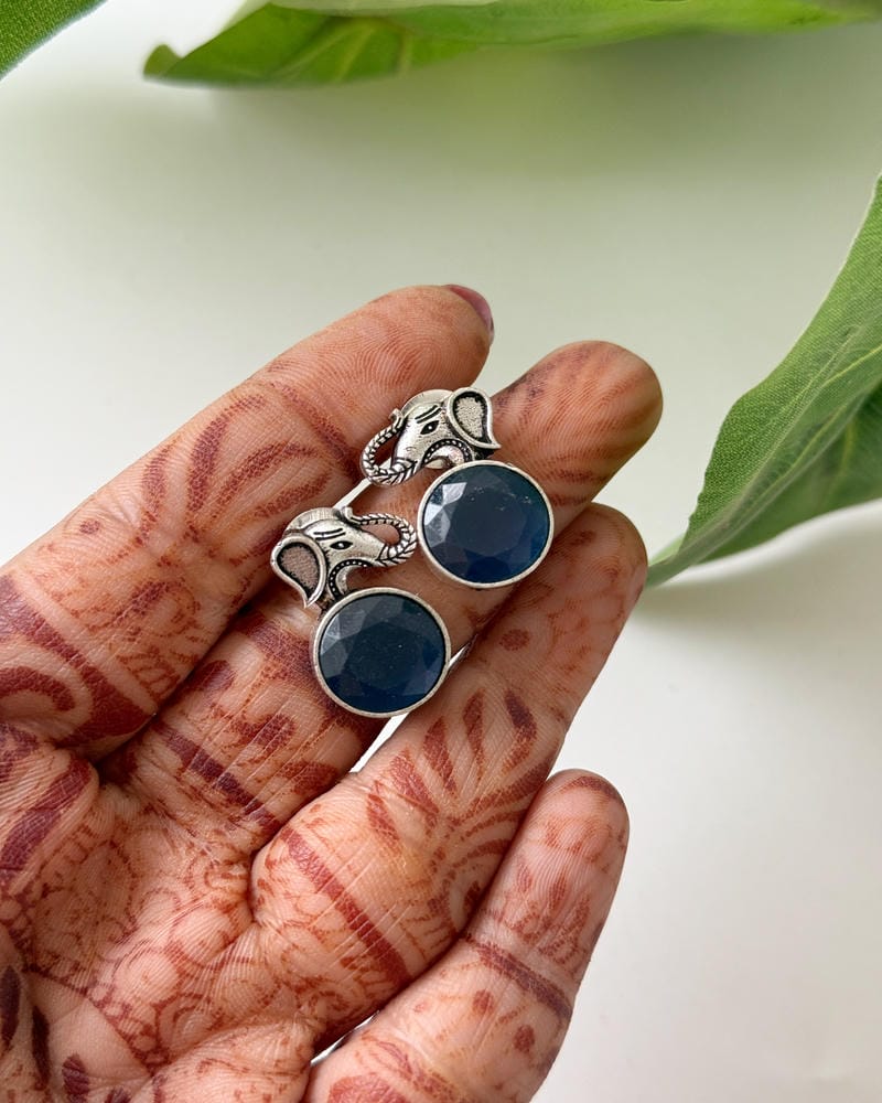 NEENA STUDS