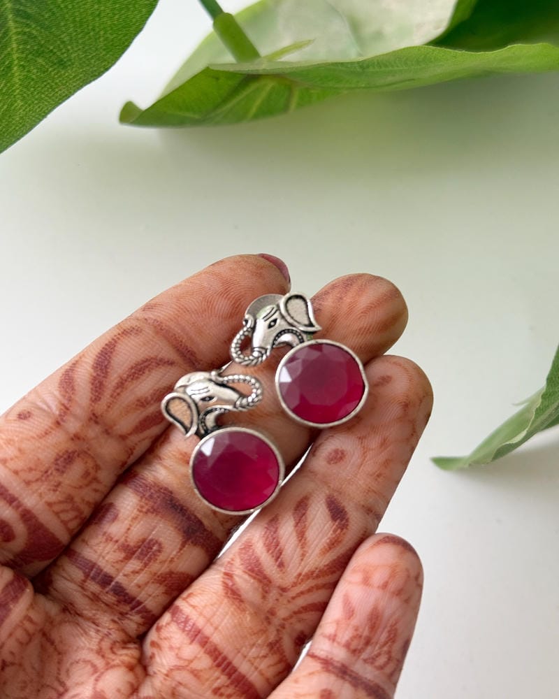 NEENA STUDS