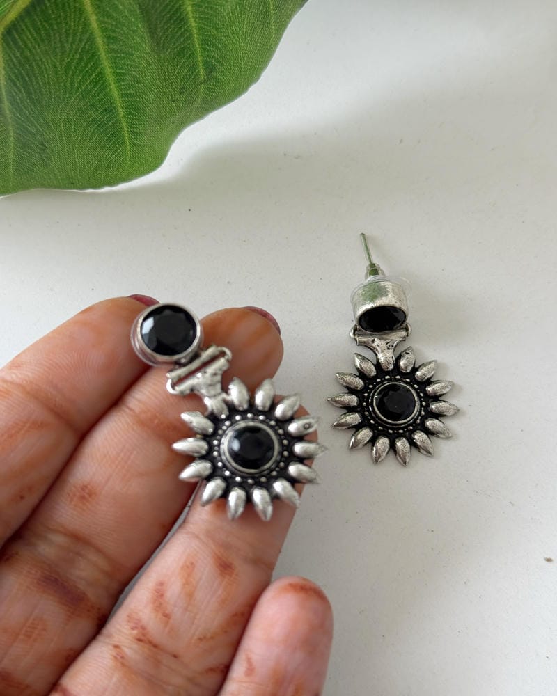 ANIKA STUDS