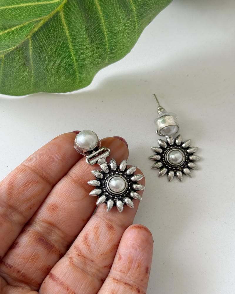 ANIKA STUDS