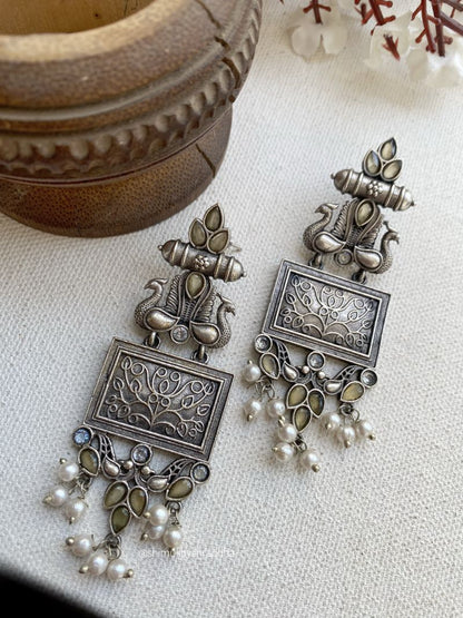 LAKSHA STONE EARRING