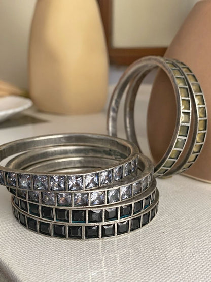 FARIDA STONE BANGLE